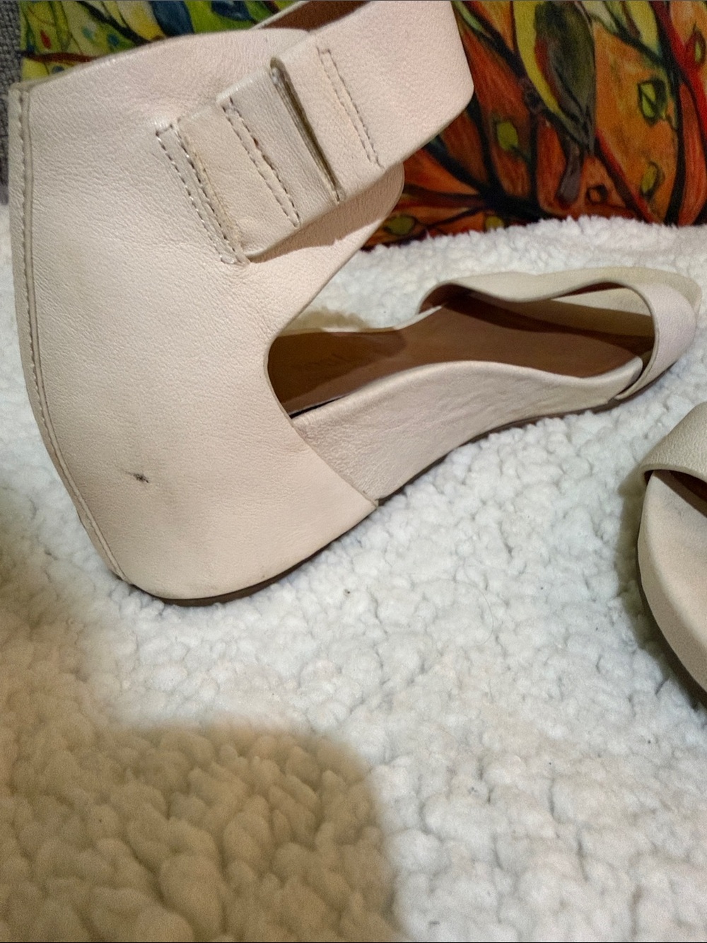 Gentle Souls-Womens Ankle-Strap Wedge Sandals in Cream - Picture 4 of 7